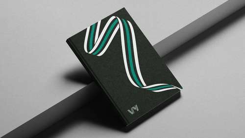 Et sammenhengende bånd i myk bevegelse. 