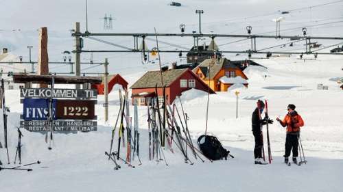 Skigåere ved Finse stasjon