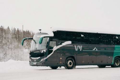Vy buss med snø på taket