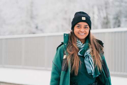 Kunduktør i Vy-uniform