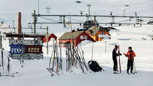 Skigåere ved Finse stasjon