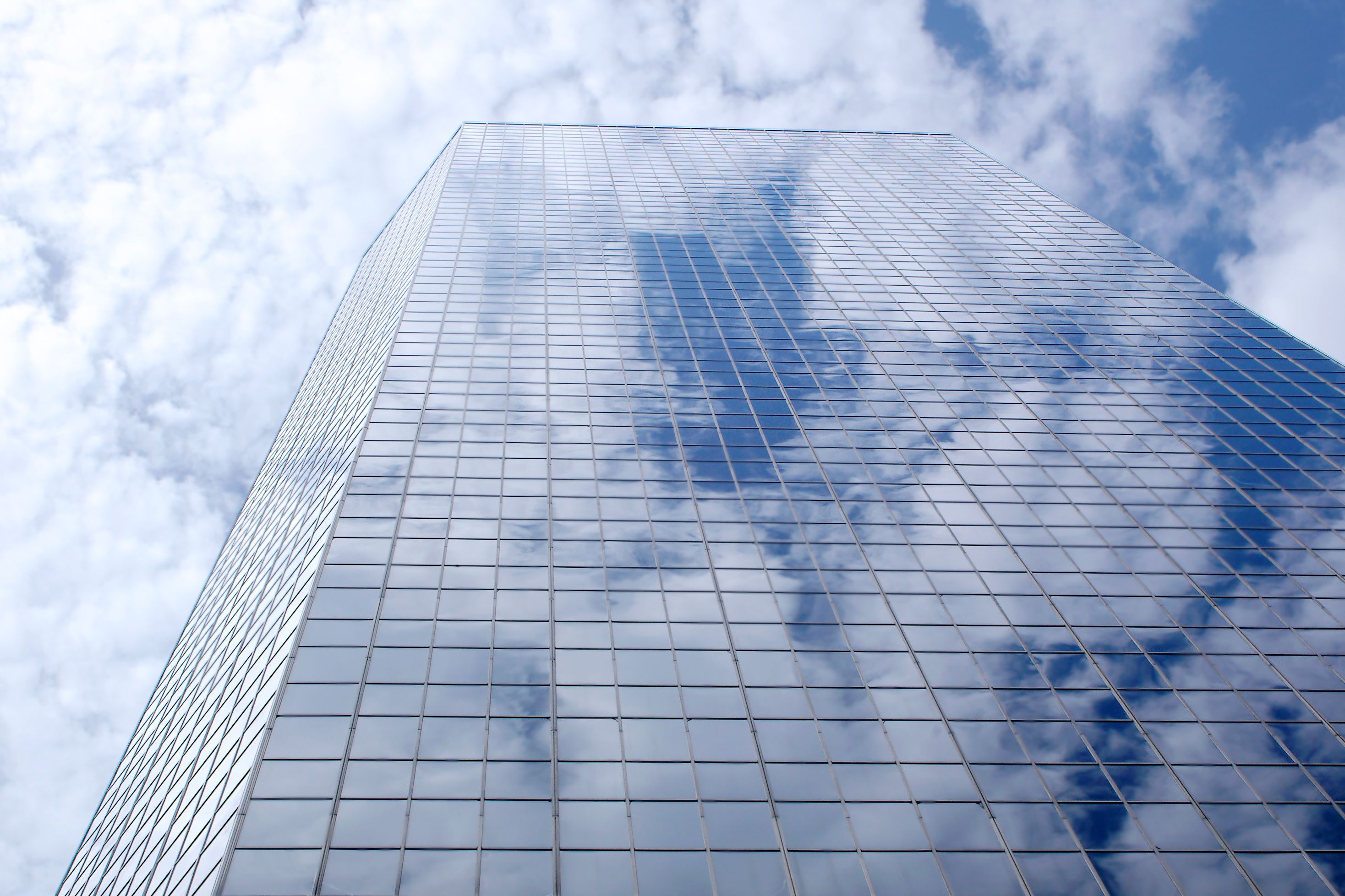 Choosing On-Premise vs Cloud E-Commerce platforms
