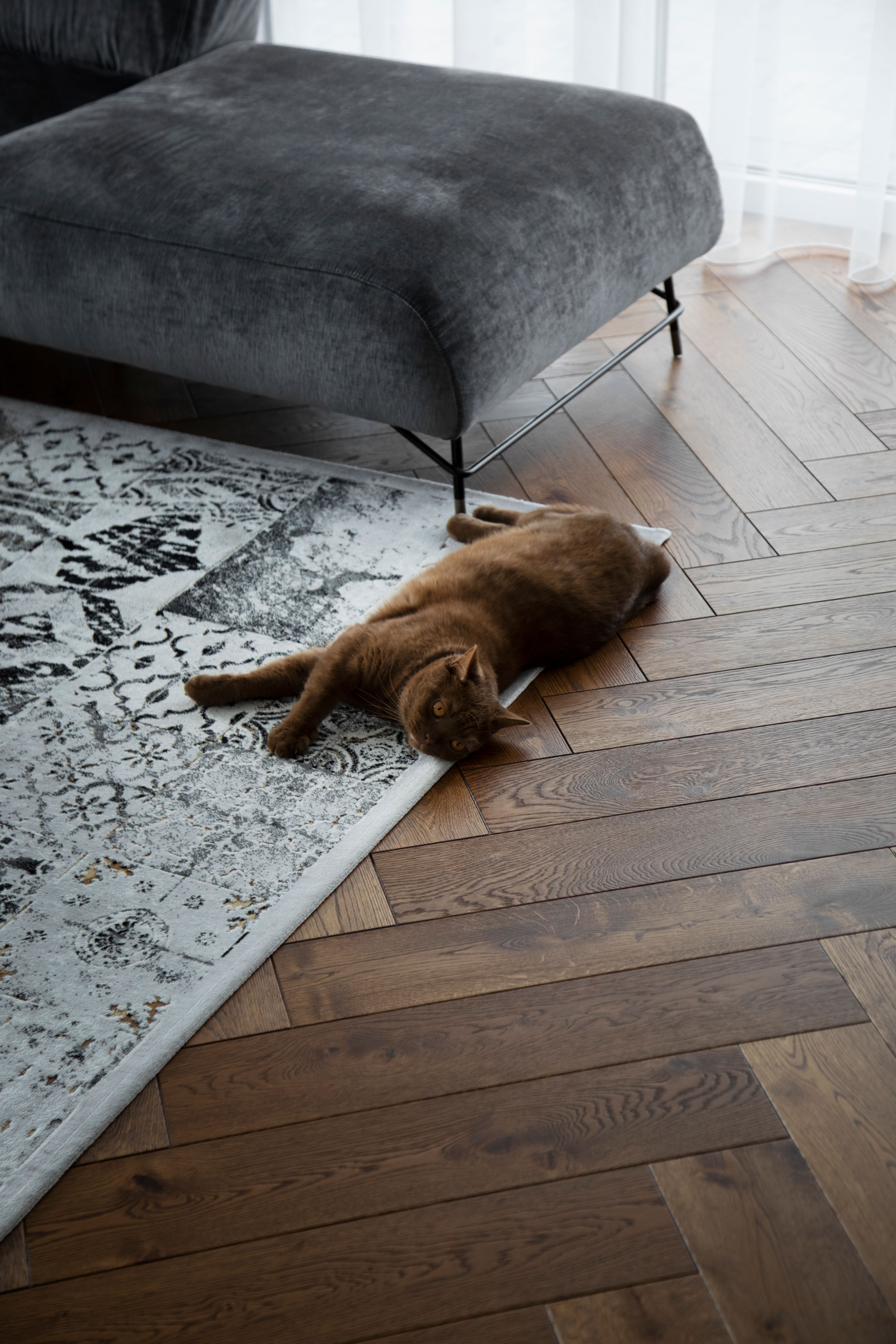 Herringbone laying pattern
