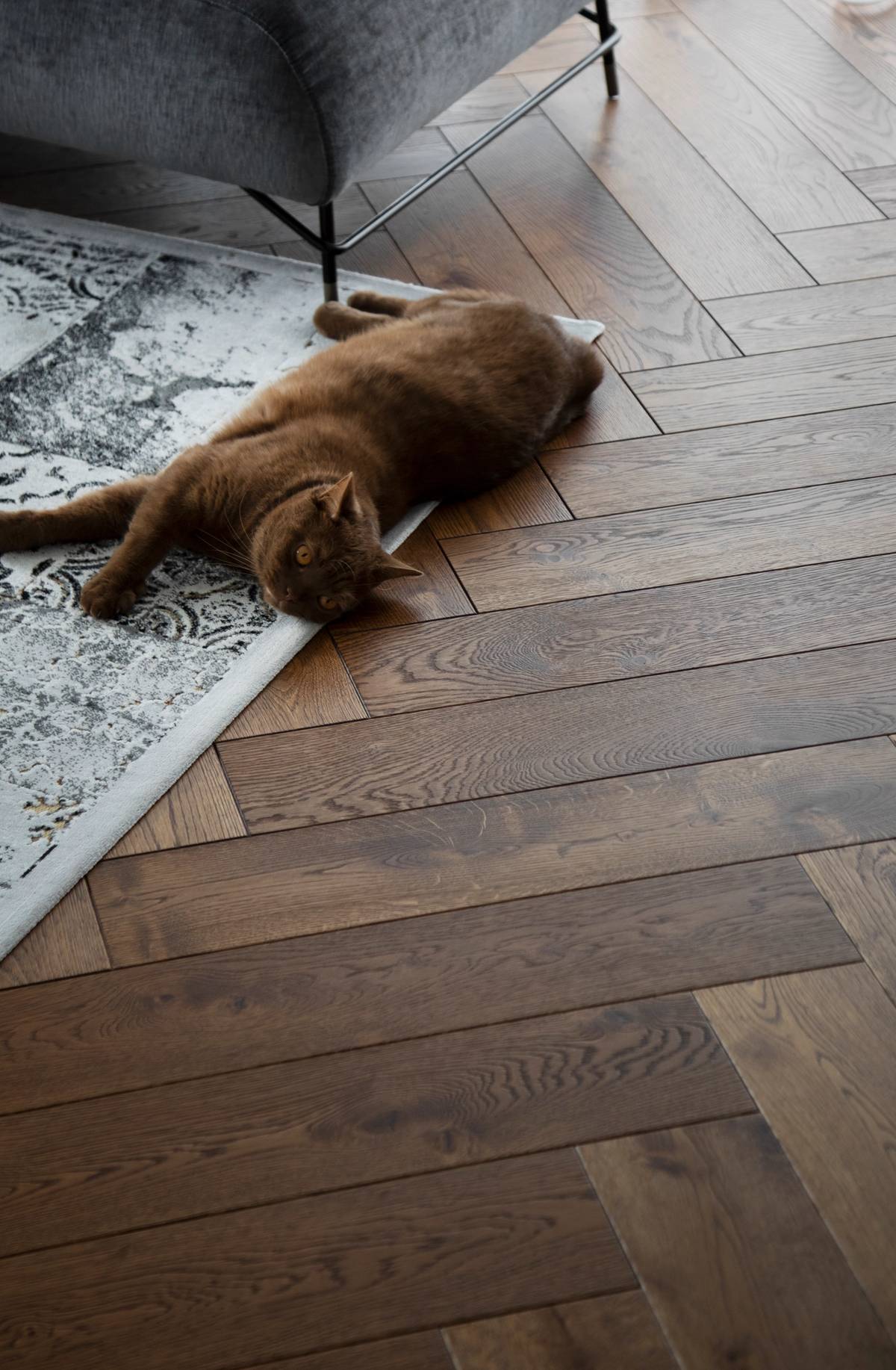 Herringbone laying pattern