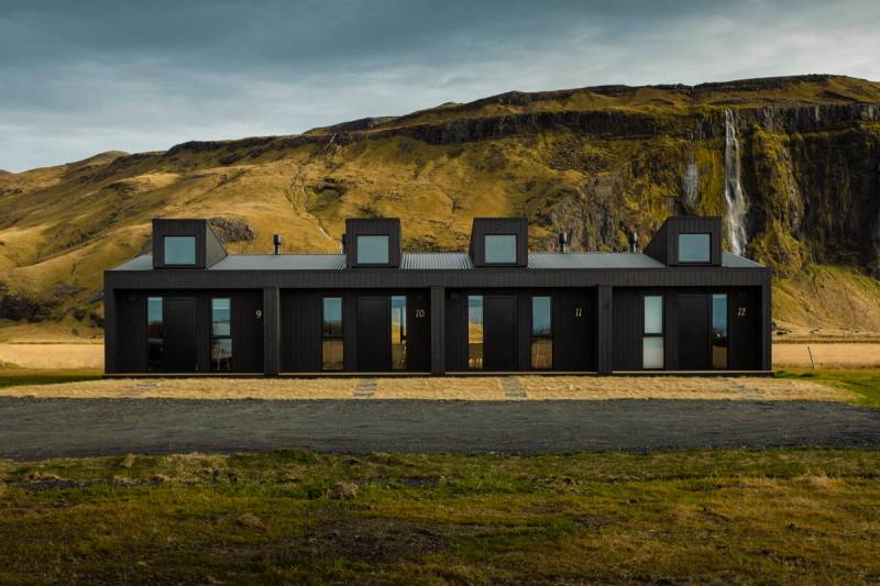 Seljalandsfoss Hotel dark