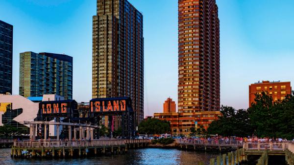 13 Best Happy Hours in Long Island City, Queens