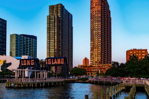 13 Best Happy Hours in Long Island City, Queens