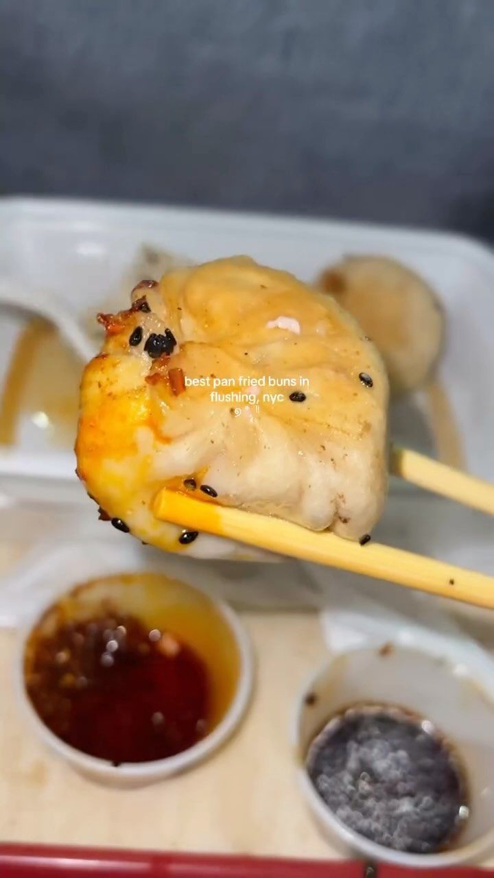 Juicy Pan Fried Buns at Liu Liu Sheng Jian in Flushing