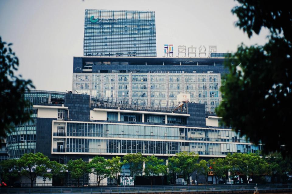 Hospital in asia where medical device localization is critical