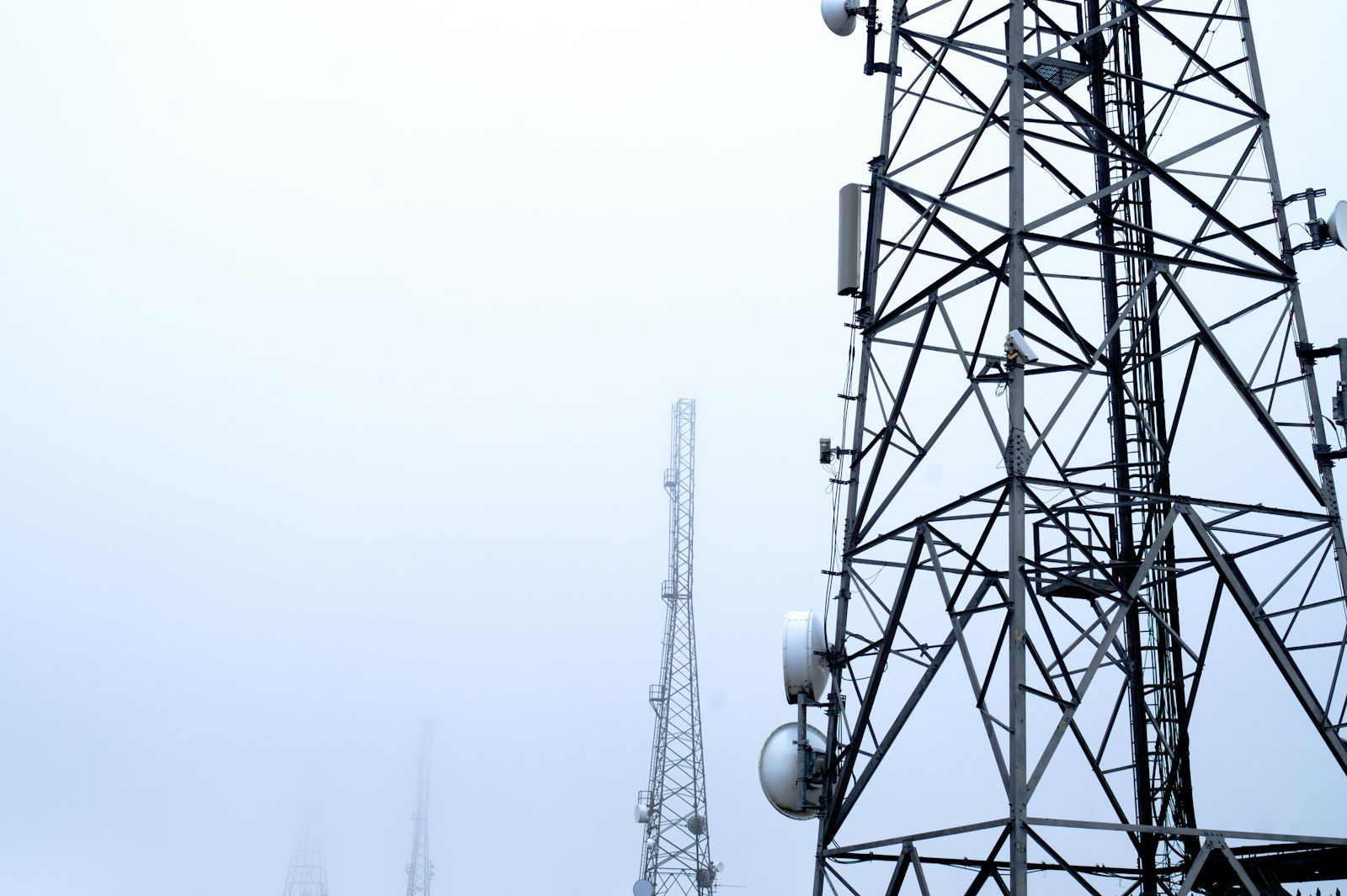 Communications antenna tower