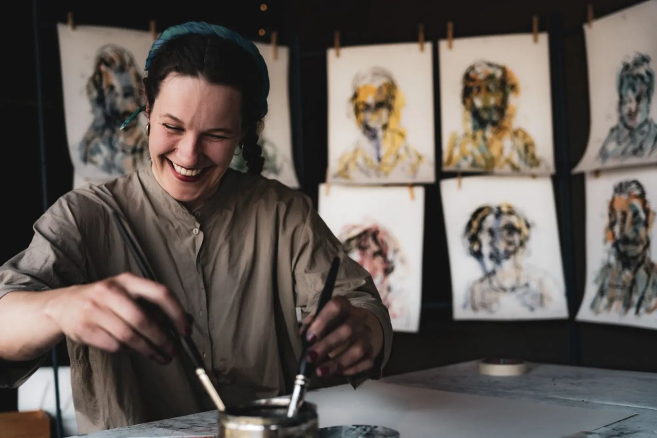 Iris blind drawing a guest with both hands