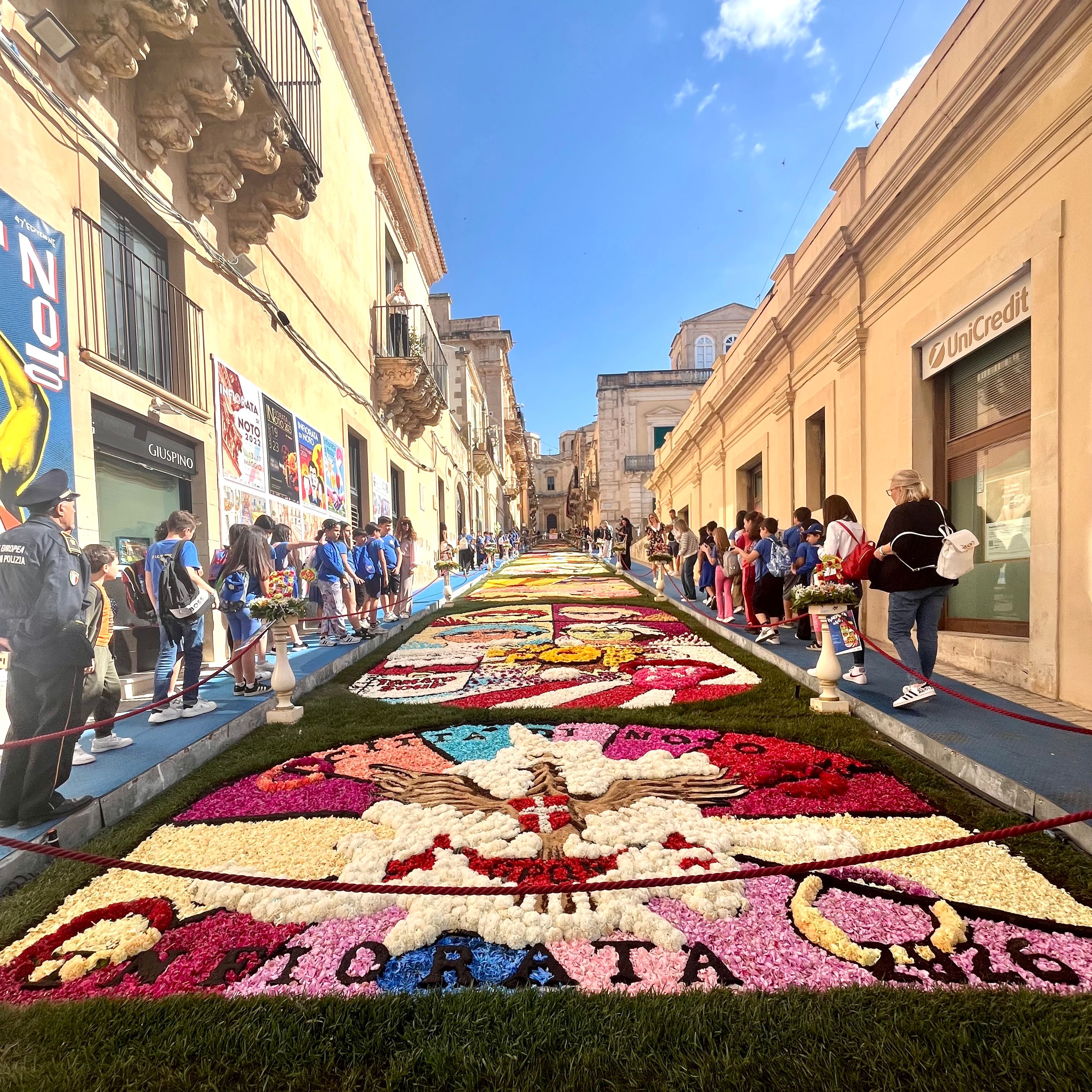 L'Infiorata di Noto: quando un'intera strada si copre di fiori