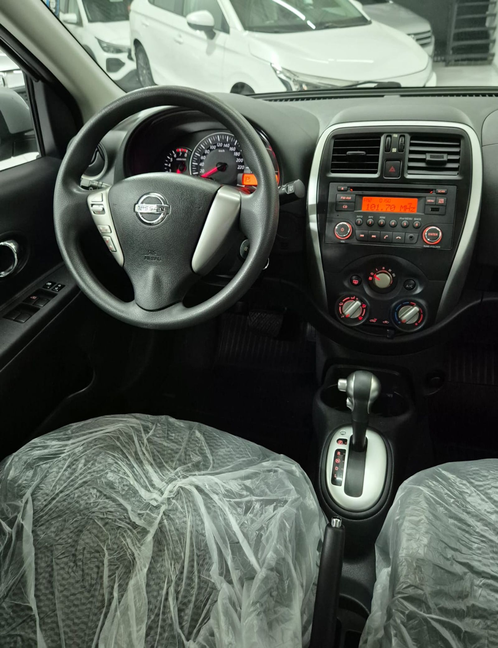 NISSAN MARCH 1.6 SV — foto 5 de 21