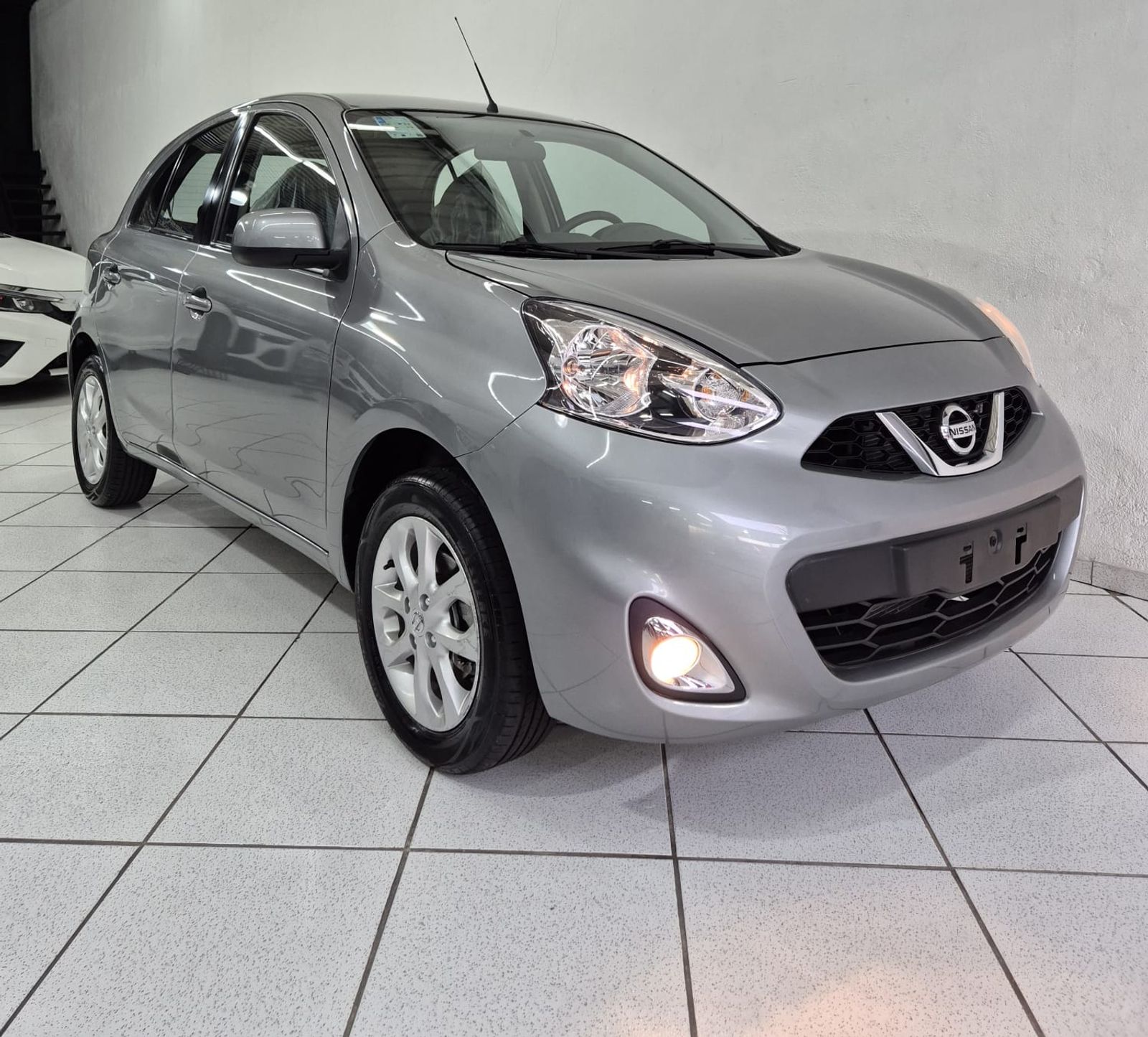 NISSAN MARCH 1.6 SV — foto 20 de 21