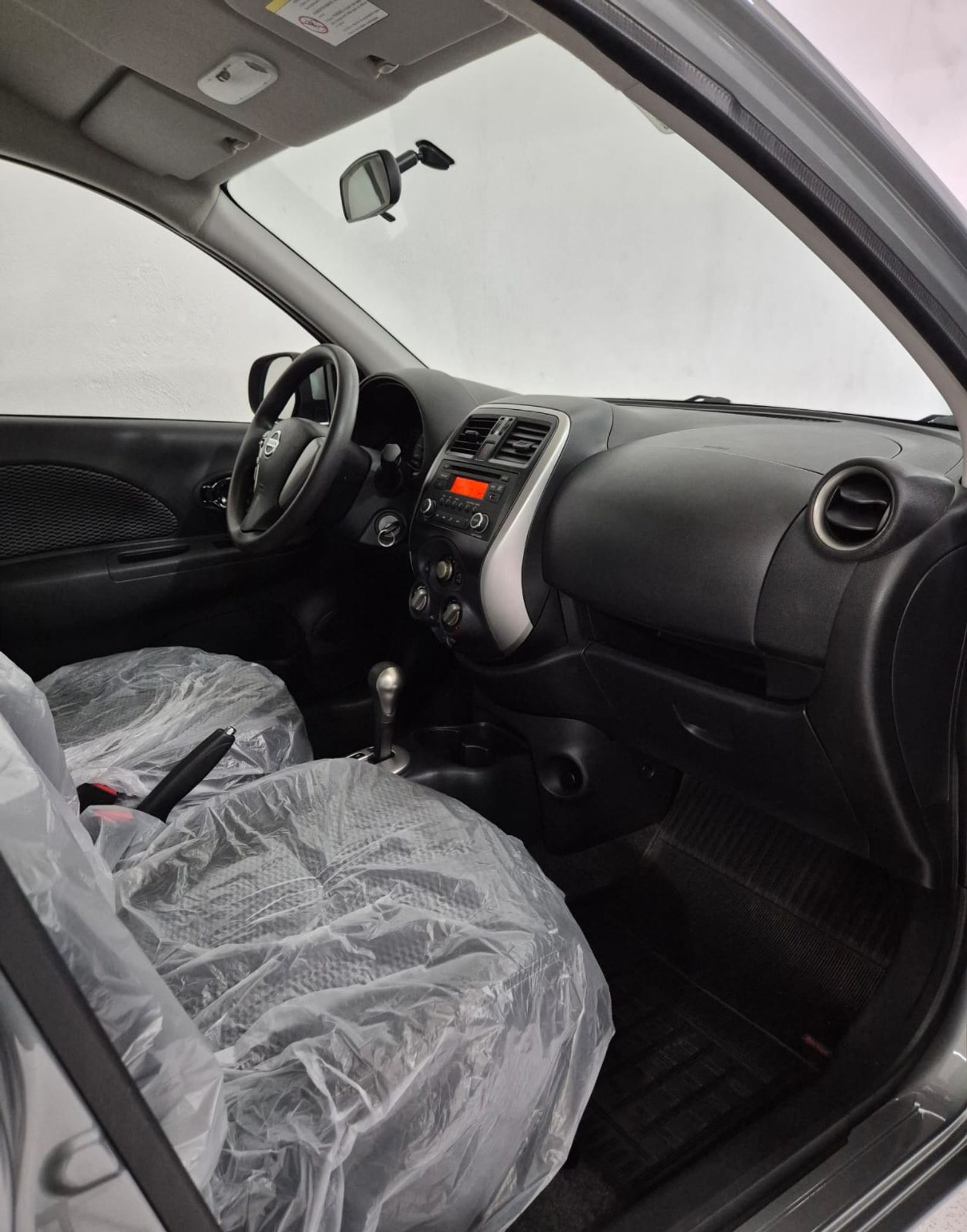 NISSAN MARCH 1.6 SV — foto 2 de 21