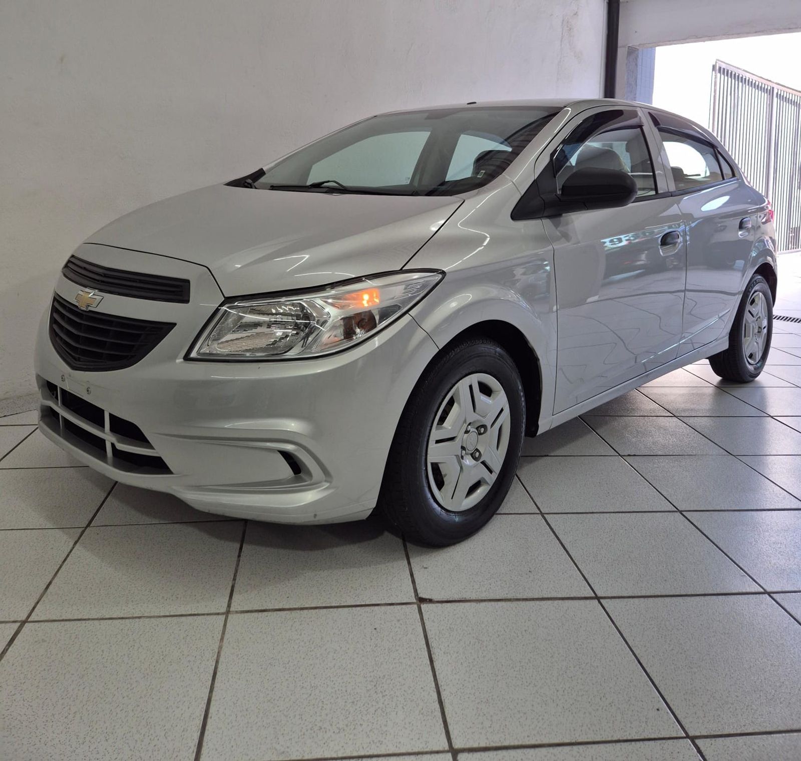 CHEVROLET ONIX 1.0 JOY FLEX — foto 2 de 15