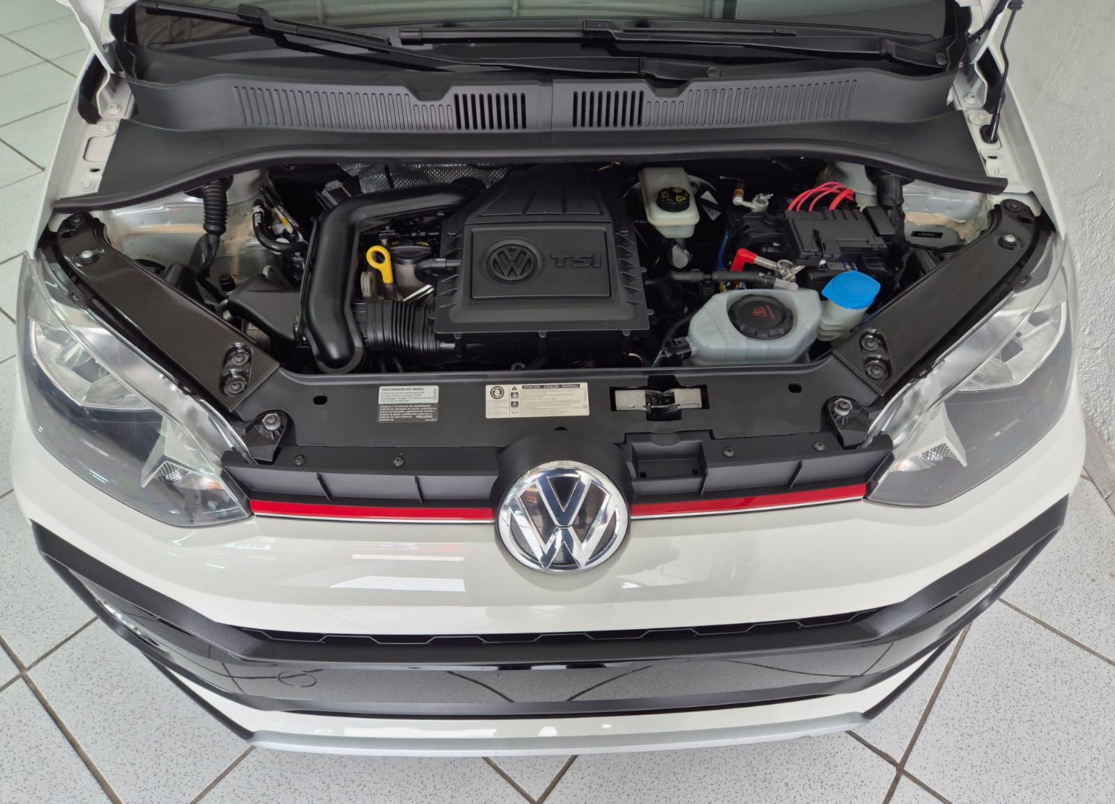 Volkswagem UP! XTREME 1.0 TSI 170 — foto 3 de 10