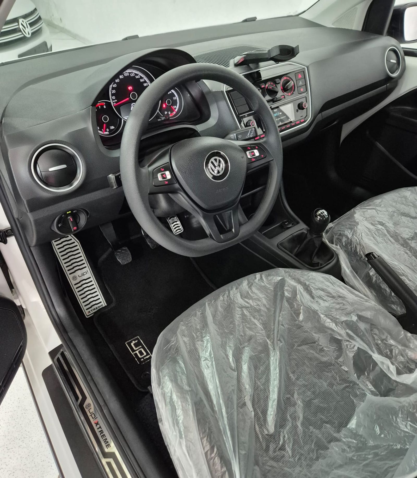 Volkswagem UP! XTREME 1.0 TSI 170 — foto 4 de 10