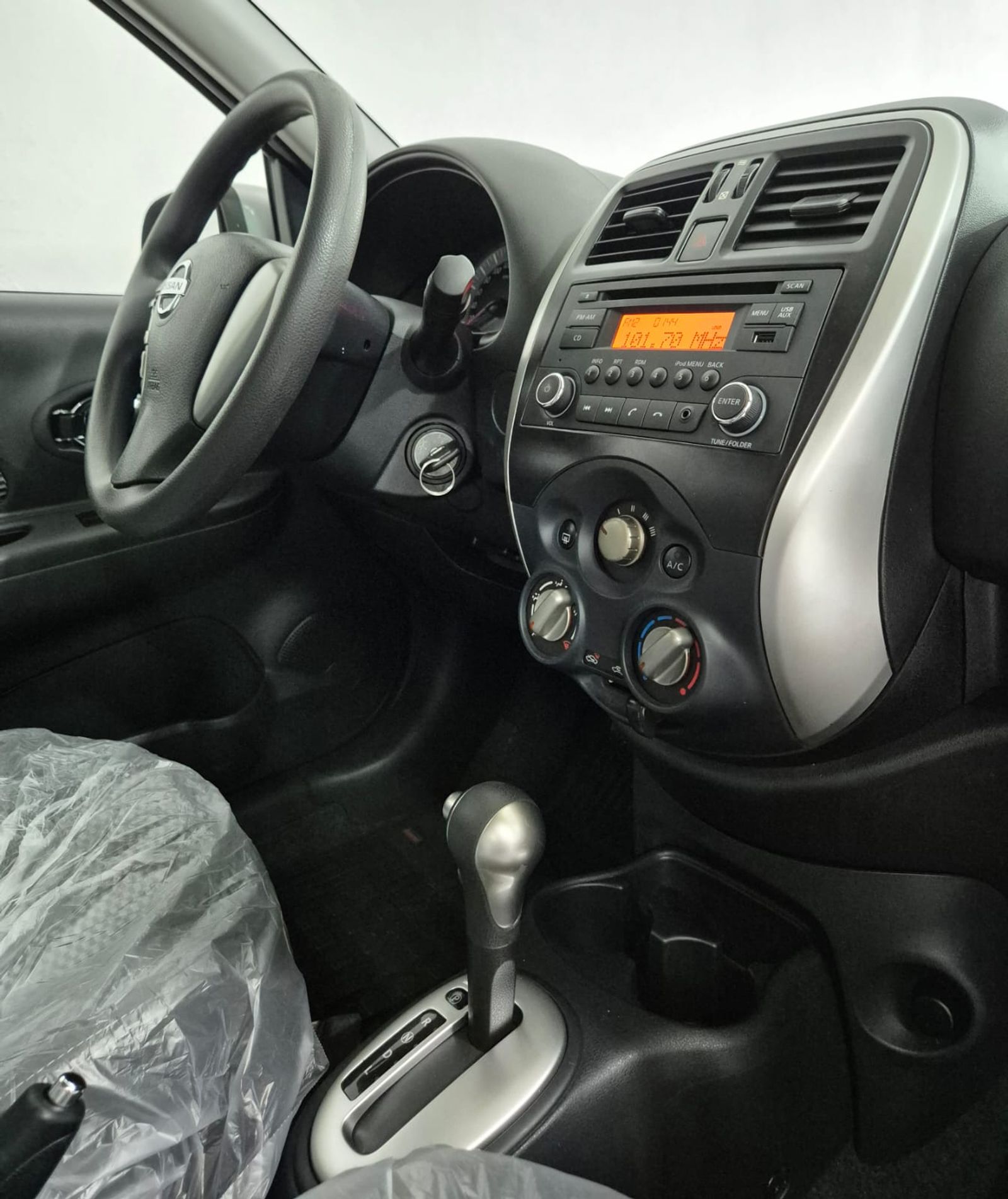 NISSAN MARCH 1.6 SV — foto 9 de 21