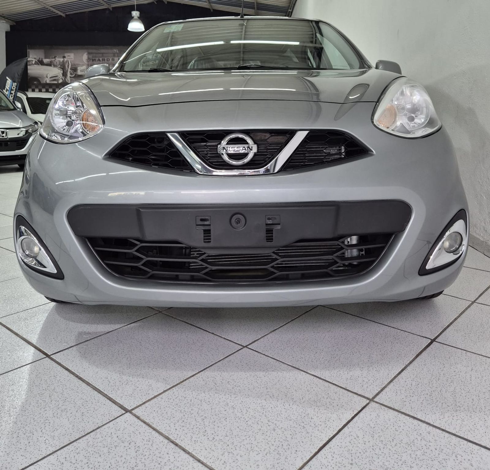 NISSAN MARCH 1.6 SV — foto 10 de 21