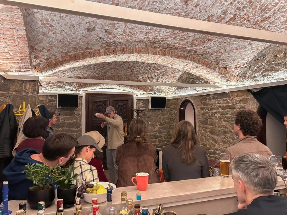 Missing alternative text