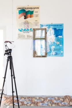 Missing alternative text