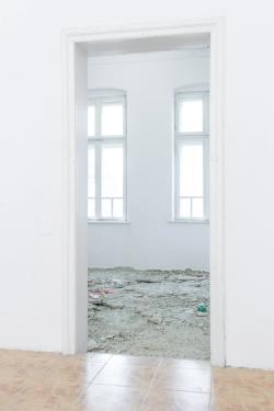 Missing alternative text