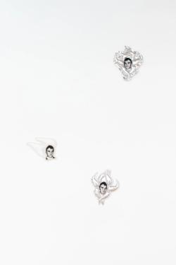 Missing alternative text