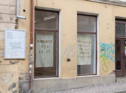 Missing alternative text