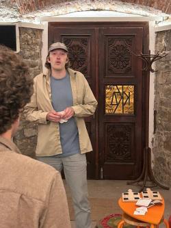 Missing alternative text