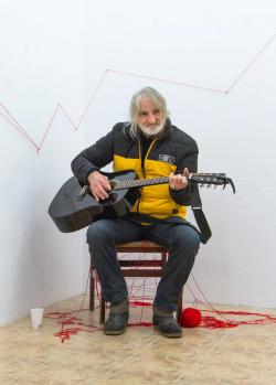 Missing alternative text