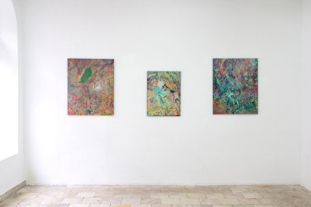 Missing alternative text