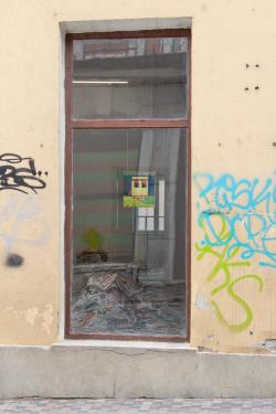 Missing alternative text