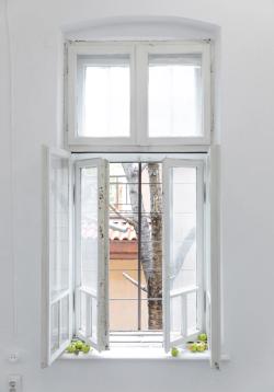 Missing alternative text