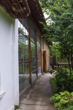 Missing alternative text