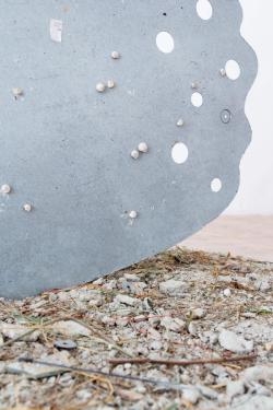 Missing alternative text