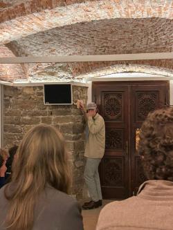 Missing alternative text