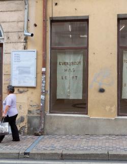 Missing alternative text