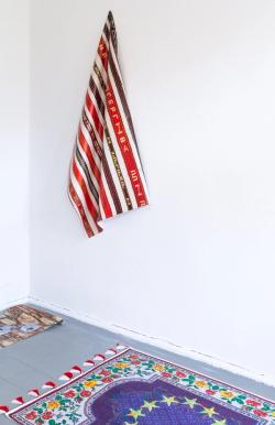 Missing alternative text