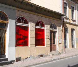 Missing alternative text