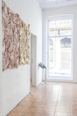 Missing alternative text