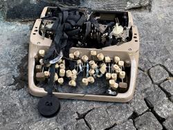 Missing alternative text