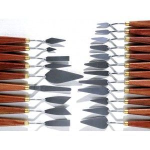 Different shapes of palette knives