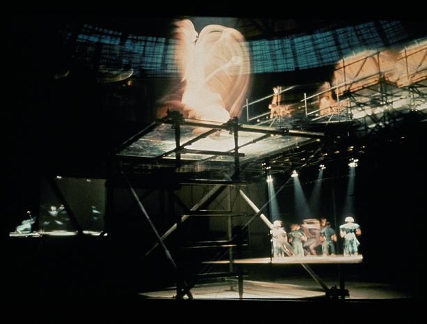Overview of the scene from the show Gamme de 7 by Jaques Polieri
