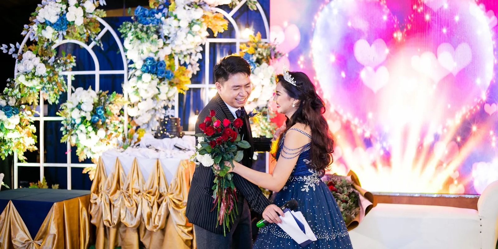 A debut emcee presenting the 18 roses to the debutante on stage