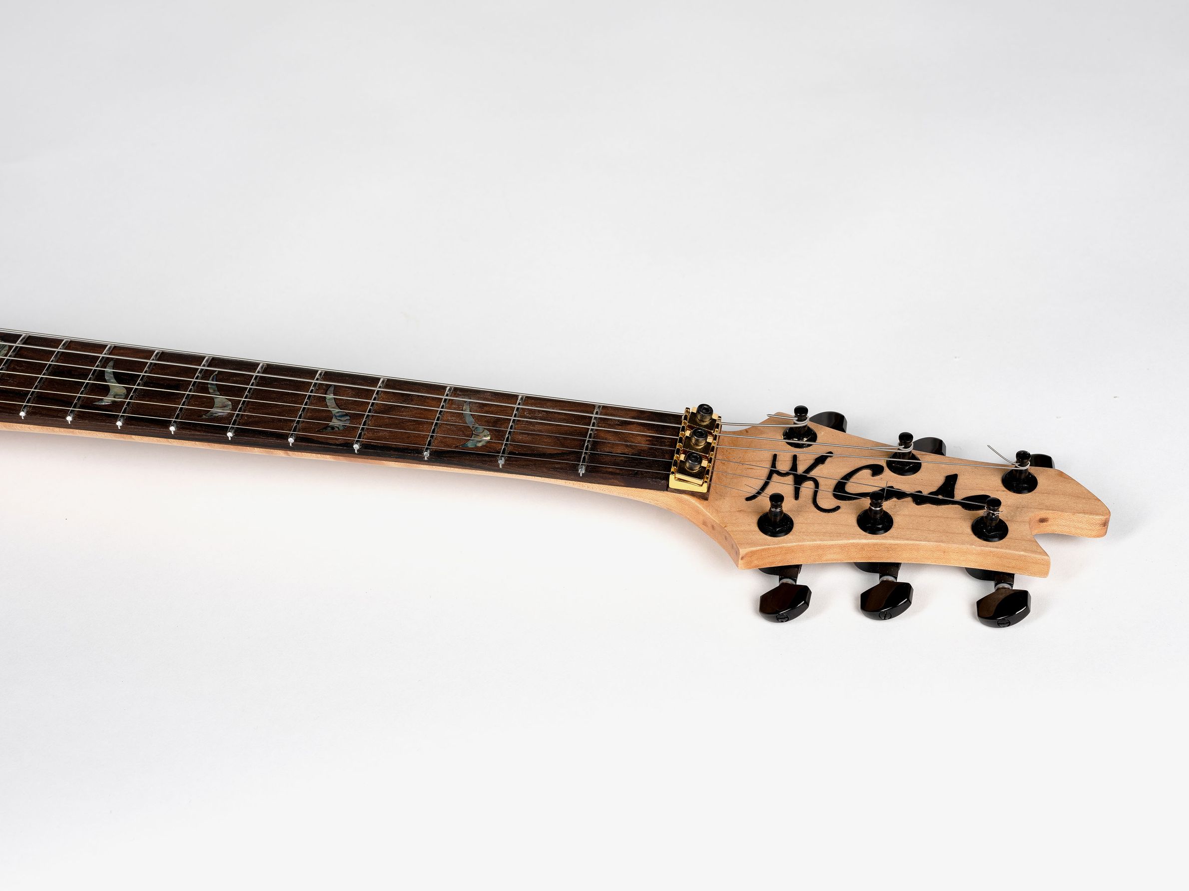 Maple/black guitar