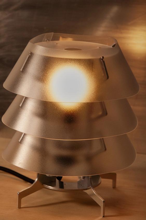 Aluminum and polycarbonate lamp