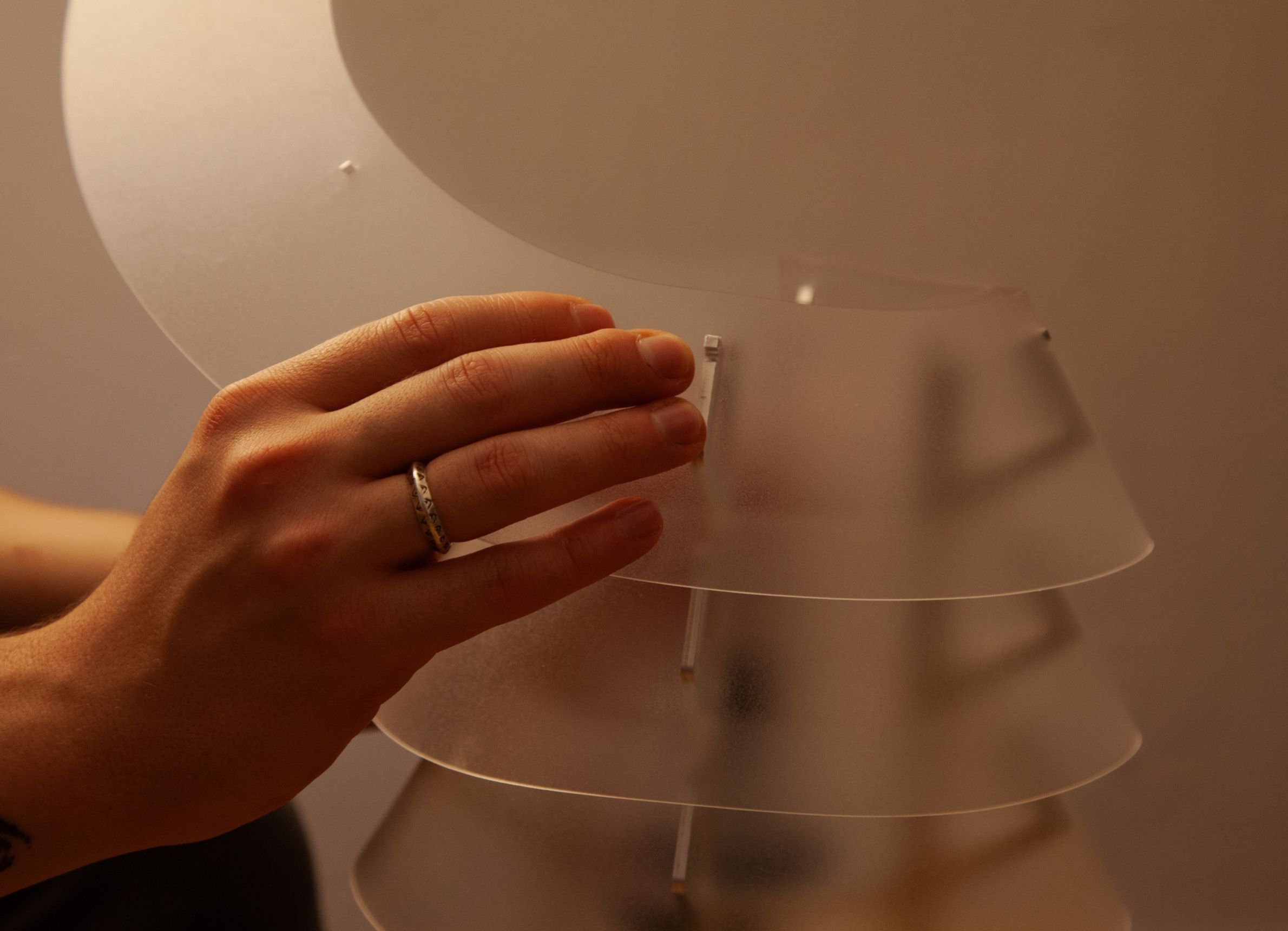 Aluminum and polycarbonate lamp assembly