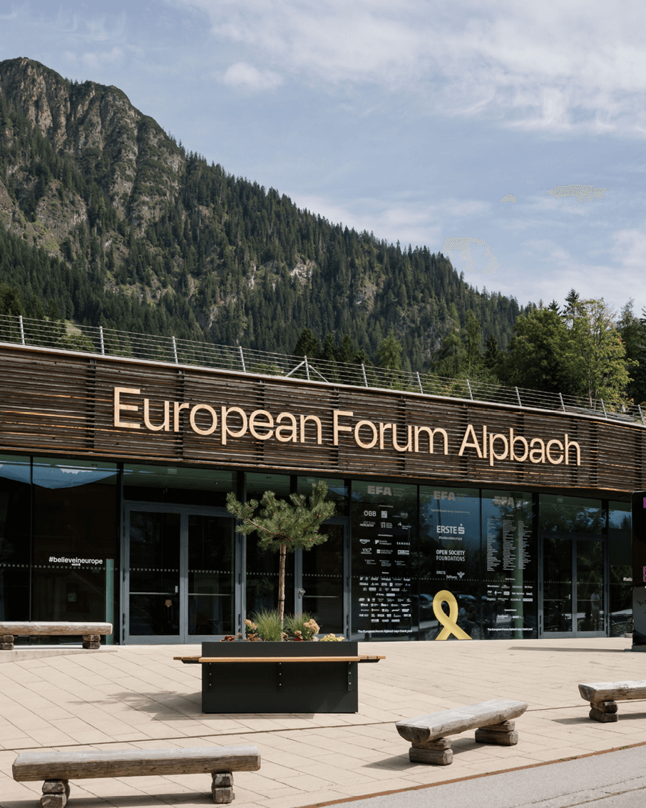 Logo Wand Eingang European Forum Alpbach