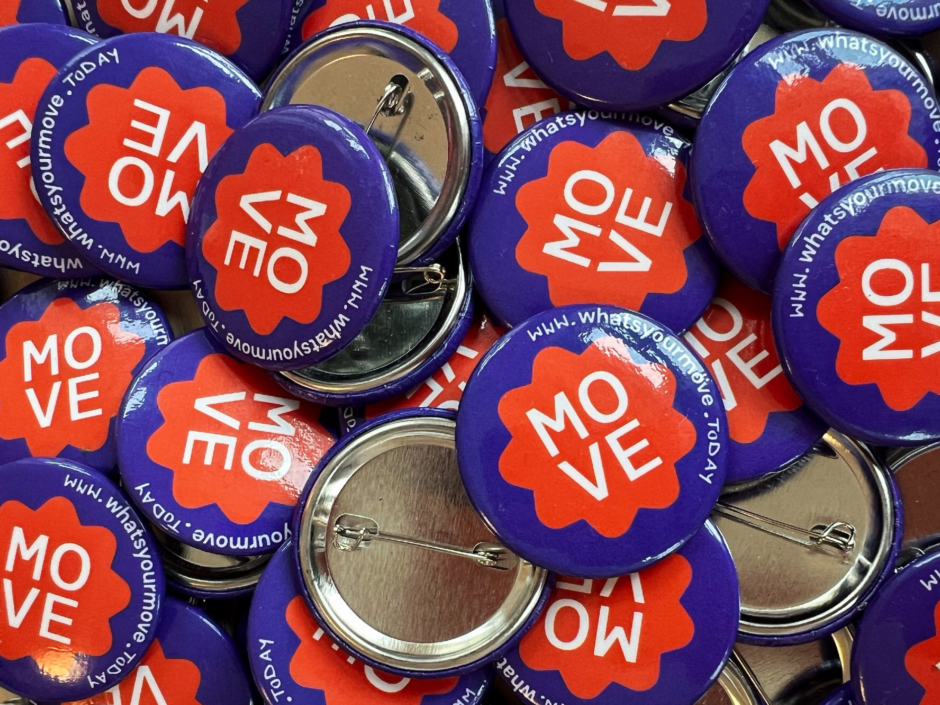 Buttons with MOVE-Logo